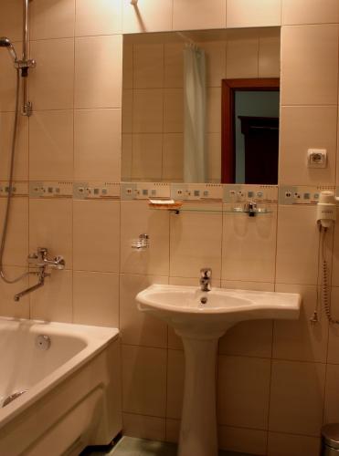 Koupelna v ubytování Meduza Hotel