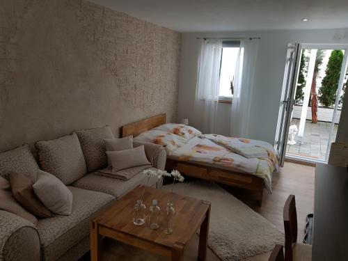 Ένα ή περισσότερα κρεβάτια σε δωμάτιο στο Bodensee Ferienwohnung Claudia 1