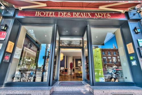a store front of a building with glass doors at Hôtel des Beaux-Arts Toulouse in Toulouse