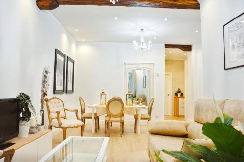 LUX CITYHALL + PARKING