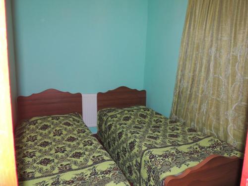 Una cama o camas en una habitación de Maizer Qaldani Guesthouse