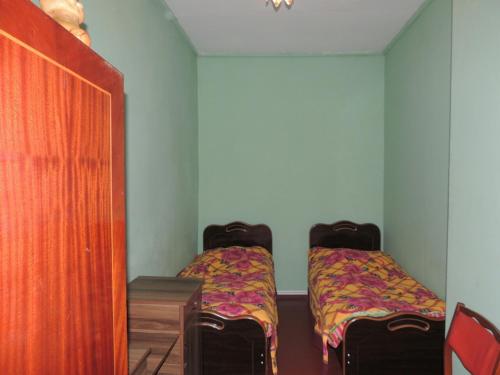 Una cama o camas en una habitación de Maizer Qaldani Guesthouse