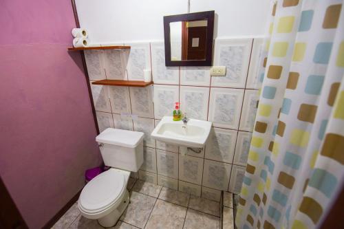 Ένα μπάνιο στο Aracari Garden Hostel
