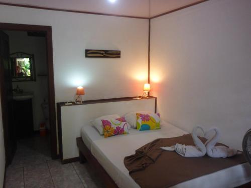 Ένα ή περισσότερα κρεβάτια σε δωμάτιο στο Aracari Garden Hostel