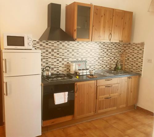 Η κουζίνα ή μικρή κουζίνα στο Iris Appartamenti
