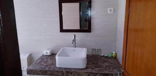 Ένα μπάνιο στο Kusnadi Hotel