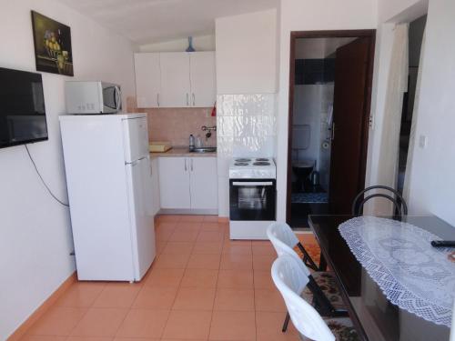 Kuchyň nebo kuchyňský kout v ubytování Apartments Ana