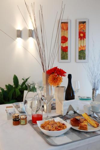 a table with two plates of food and wine glasses at Ca degli Artisti in Trevignano