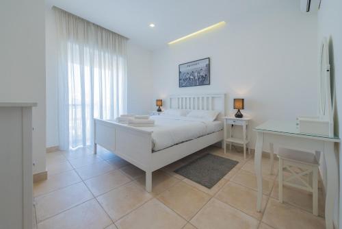 Cama o camas de una habitación en Xlendi Terrace Penthouse