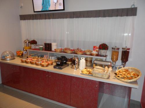 Comida en o cerca de este hotel