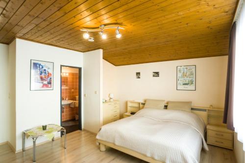 Postel nebo postele na pokoji v ubytování Alpenappartement Claudia