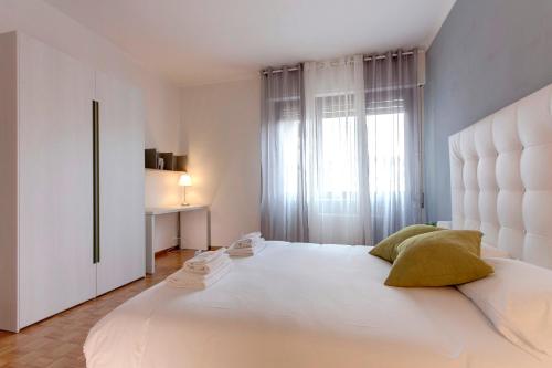 Lungarno Apartment by Mamo Florence