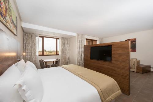 Be Live Experience Marrakech Palmeraie - All Inclusiveにあるテレビまたはエンターテインメントセンター