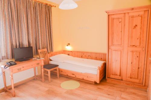 Ένα ή περισσότερα κρεβάτια σε δωμάτιο στο Hotel Rothenburger Hof