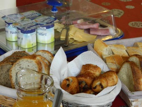 Đồ ăn tại/gần căn hộ