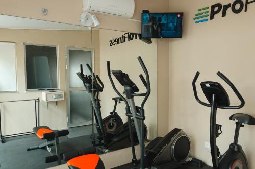 a gym with several exercise bikes in a room at Hotel Sunset Beach in Punta del Este