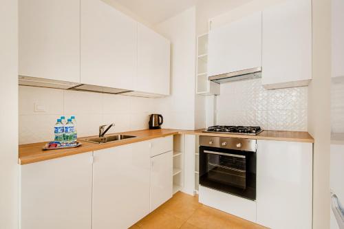 Kuchyň nebo kuchyňský kout v ubytování Apartament Poniatowskiego - Komfortowe Noclegi