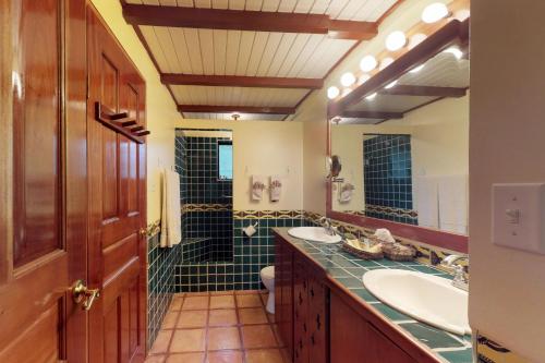 Vonios kambarys apgyvendinimo įstaigoje Condo #31 @ Beachside Villas