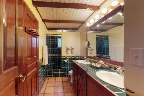a bathroom with two sinks and a large mirror at Condo #31 @ Beachside Villas in Placencia Village