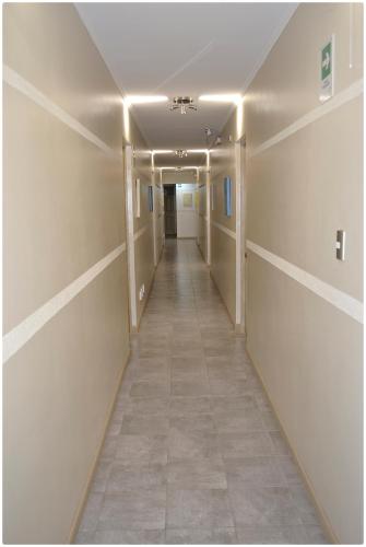 an empty hallway in an office building at Hotel Herencia in Chillán