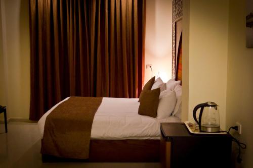 a hotel room with a bed and a window at Pyramids Valley Boutique Hotel in Cairo
