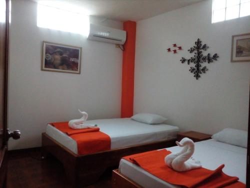 Ένα ή περισσότερα κρεβάτια σε δωμάτιο στο Hostal El Pinzón
