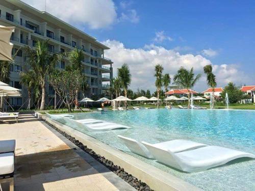 Бассейн в One Bedroom Apartment with Sea View или поблизости