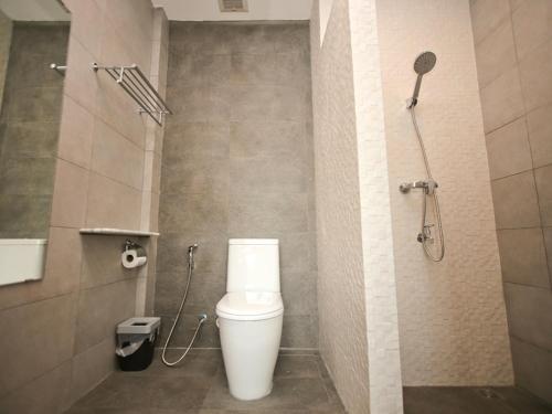 Bilik mandi di Bunprasop Garden Hotel