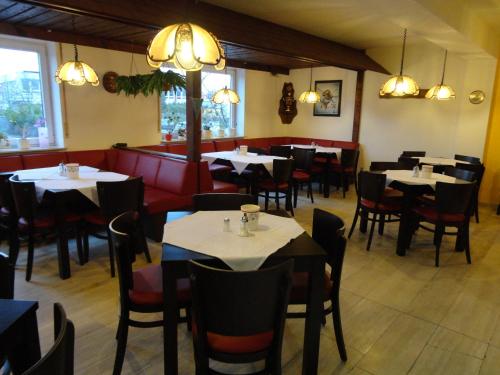 Restoran või mõni muu söögikoht majutusasutuses Hotel Arheilger Hof