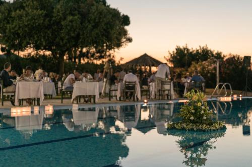 Bazén v ubytování Hotel Fabricia nebo v jeho okolí