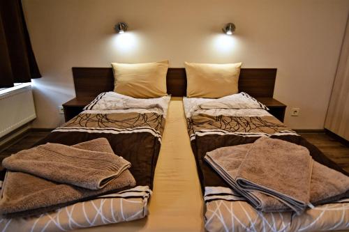 Postel nebo postele na pokoji v ubytování Zarevata Guest House