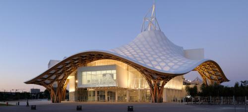 メスにあるCozy studio Metzの大木造大型建築