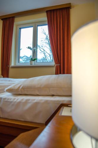Letto o letti in una camera di Hotel West
