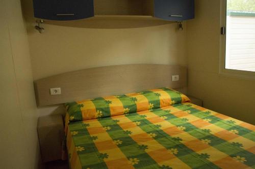 Katil atau katil-katil dalam bilik di Helloocamp