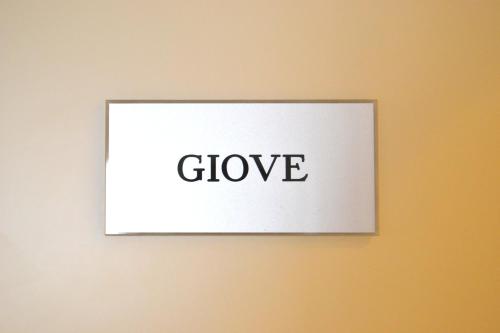 a sign that says give on a wall at B&B il Barbero in Siena