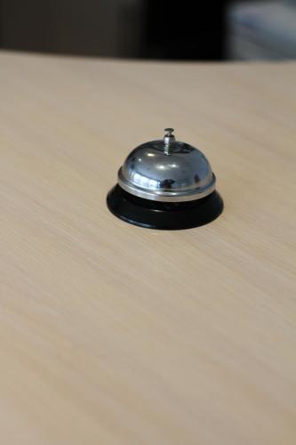 a metal object sitting on top of a table at Hotel Fregata in Pęczniew