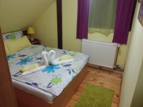 Katil atau katil-katil dalam bilik di Holiday Homes Biser Lopatnice