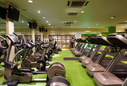 Fitness centrum a/nebo fitness zařízení v ubytování The Manor House At Celtic Manor