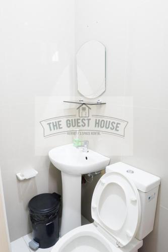 Un baño de The Guest House