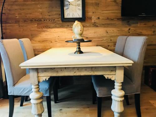 a table with chairs and a lamp on top of it at Gästehaus Weiherhof in Alpbach