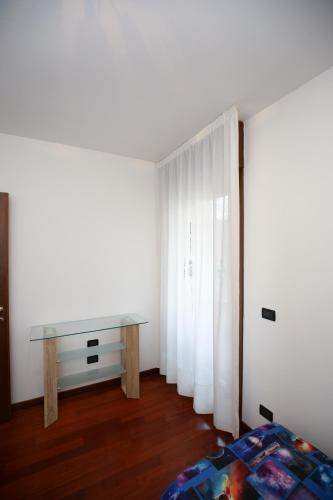 a white room with a desk and a bed at Round Venice in Marghera