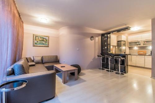 Gallery image of Luxury One Bedroom Suite, Doorman, Limited Access, Lozenec Area in Sofia