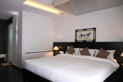 Ein Bett oder Betten in einem Zimmer der Unterkunft Hotel Gokulam Park