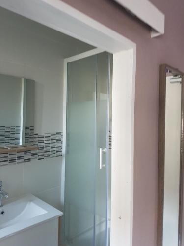 Salle de bains dans l'établissement Hotel Bernieres