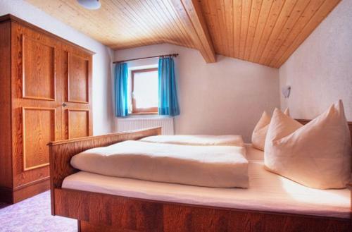 Ένα ή περισσότερα κρεβάτια σε δωμάτιο στο Ferienhaus Bergkristall