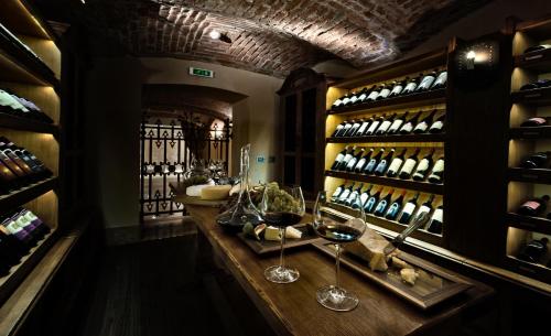 a wine tasting room with wine glasses on a counter at Château Monfort - Relais & Châteaux in Milan