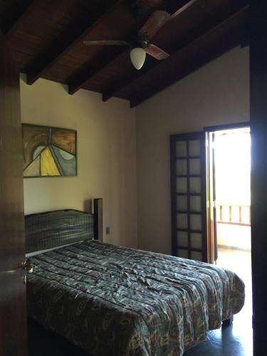 מיטה או מיטות בחדר ב-Casa Praia de Santiago