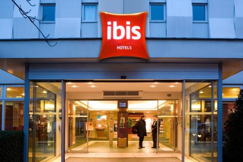 a sign on the front of a ups store at ibis Paris Porte D'Orleans in Montrouge