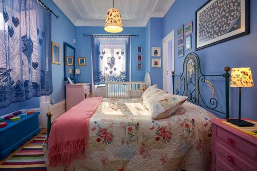 a bedroom with a bed and blue walls at Sotam Country House in Góis