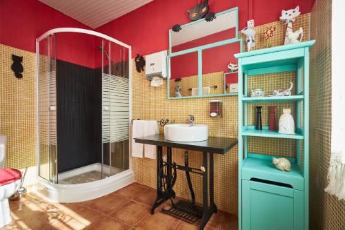 a bathroom with a sink and a shower at Sotam Country House in Góis